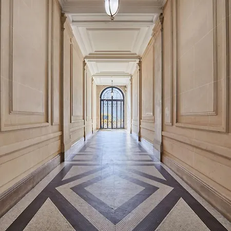Luxurious Airconditioned Arc De Triomphe Appartamento