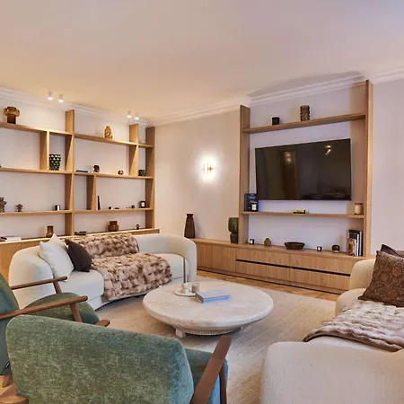 Luxurious Airconditioned Arc De Triomphe Apartment *