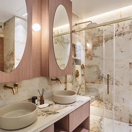Luxurious Airconditioned Arc De Triomphe Apartment Paris