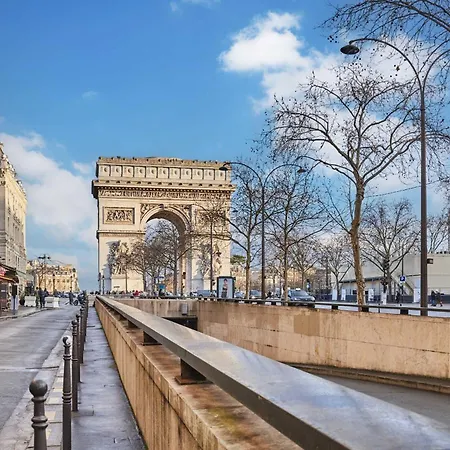 Luxurious Airconditioned Arc De Triomphe Apartment Paris